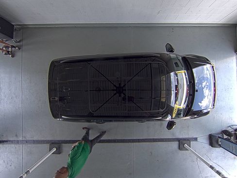 Used 2022 Volkswagen Tiguan SE R-Line image 35