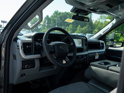 New 2026 Ford F250 XL w/ XL Off-Road Package AWD/4WD image 13
