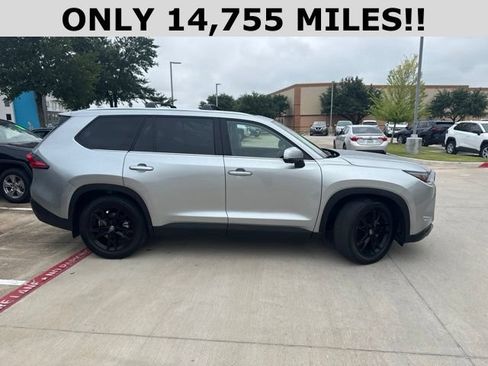 Used 2024 Toyota Grand Highlander AWD image 2