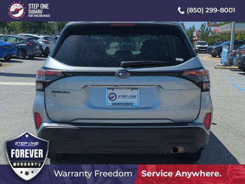 Used 2025 Subaru Forester Premium AWD/4WD image 6
