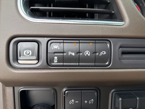 Used 2021 Chevrolet Tahoe LT w/ LT Signature Package image 41