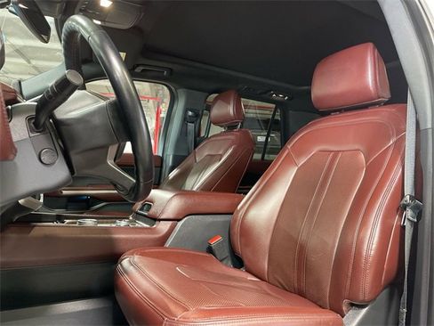 Used 2024 Ford Expedition Limited image 11