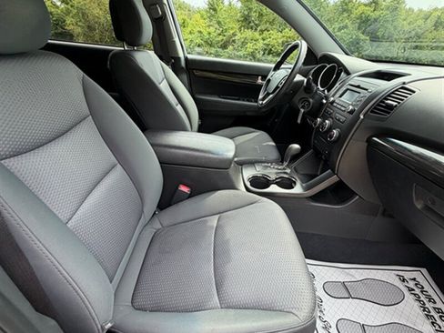 Used 2012 Kia Sorento LX w/ Convenience Pkg FWD image 19
