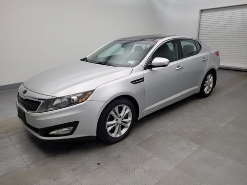 Used 2013 Kia Optima EX w/ Premium Pkg image 2