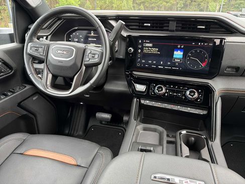 Used 2025 GMC Sierra 2500 AT4 w/ AT4 Premium Plus Package AWD/4WD image 3