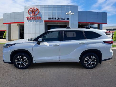 Used 2023 Toyota Highlander XLE image 5