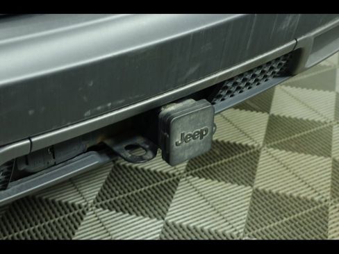 Used 2022 Jeep Cherokee Trailhawk w/ Premium Leather Package image 21