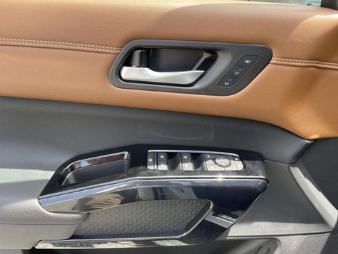 New 2026 Nissan Pathfinder Platinum FWD image 26