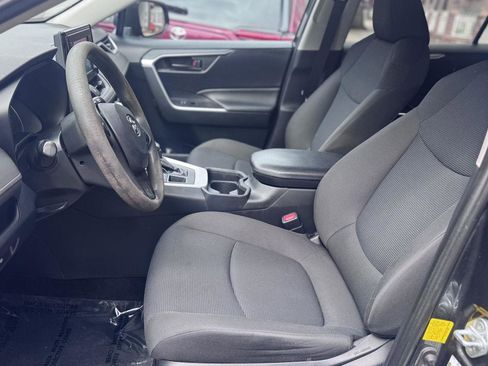 Used 2019 Toyota RAV4 LE AWD/4WD image 13