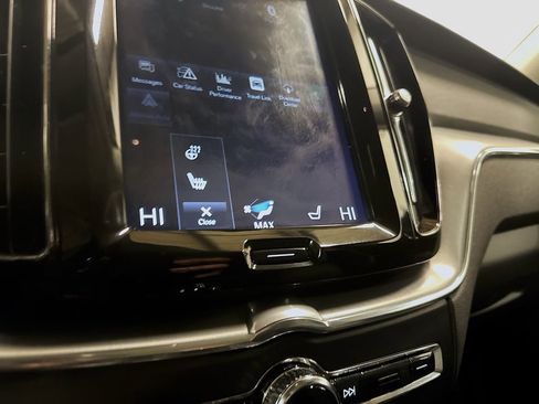 Used 2018 Volvo XC60 T5 Momentum w/ Vision Package image 24