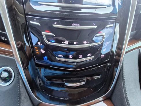 Used 2018 Cadillac Escalade Luxury RWD image 30