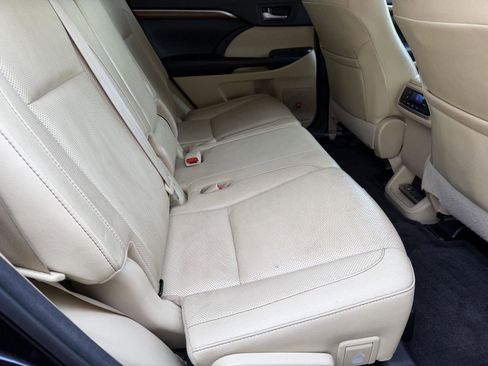 Used 2017 Toyota Highlander Limited FWD image 29