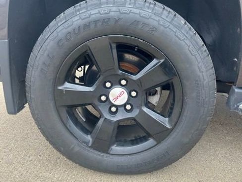 Used 2018 GMC Yukon SLE image 26