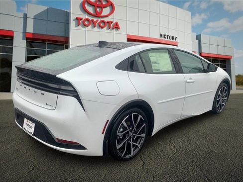 New 2026 Toyota Prius Plug-In Hybrid FWD image 3