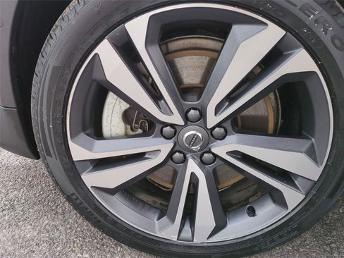 Used 2025 Volvo V60 B5 Cross Country Plus image 23