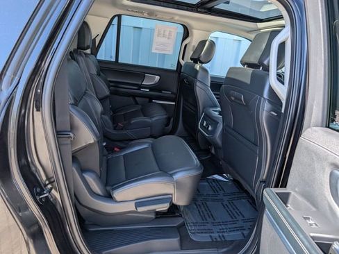 Used 2025 Ford Expedition Max Platinum AWD/4WD image 29