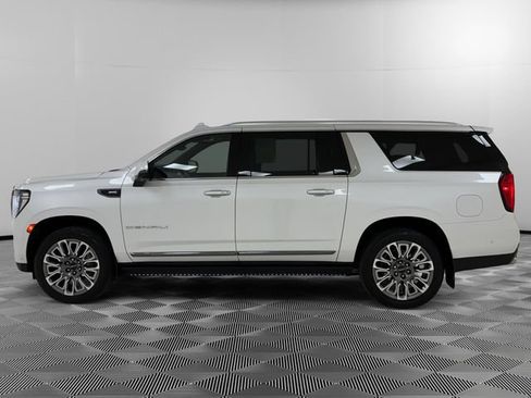 Used 2023 GMC Yukon XL Denali Ultimate AWD/4WD image 6