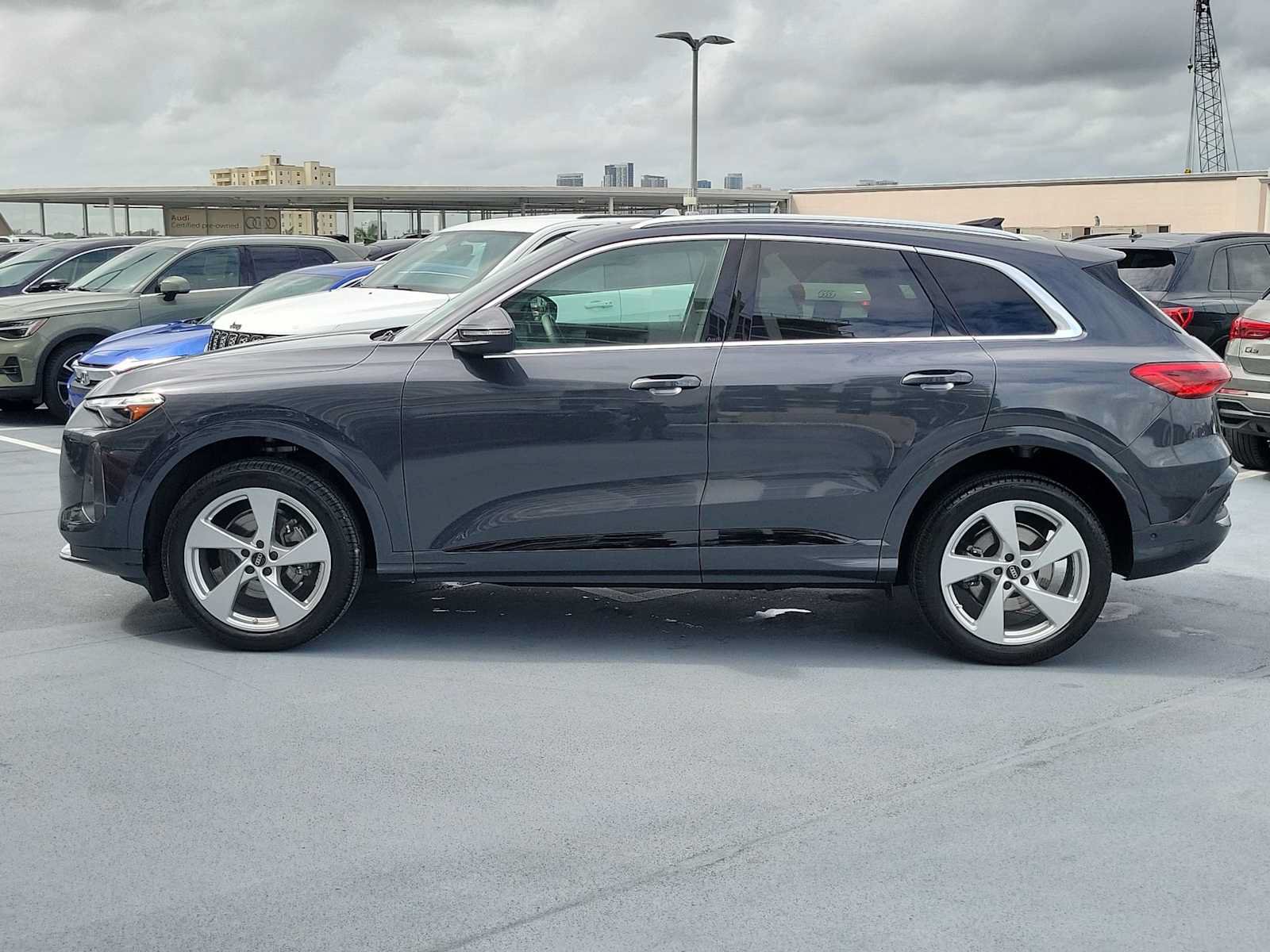 Certified 2025 Audi Q5 Premium Plus w/ Premium Plus AWD/4WD image 3