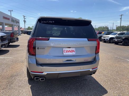 New 2026 GMC Yukon Denali w/ Sun & Power Step Package AWD/4WD image 8