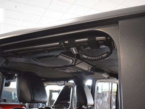 Used 2018 Jeep Wrangler Unlimited Rubicon image 65