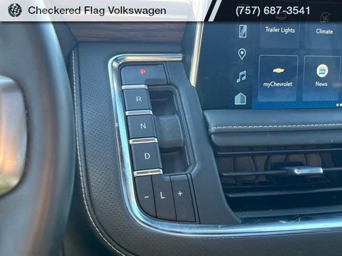 Used 2023 Chevrolet Tahoe Premier AWD/4WD image 32