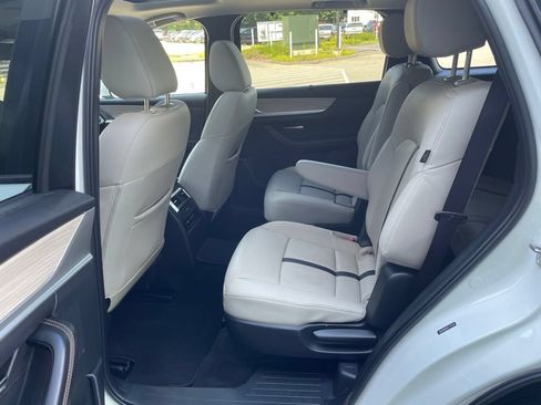 Certified 2024 MAZDA CX-90 3.3 Turbo w/ Preferred Package AWD/4WD image 11