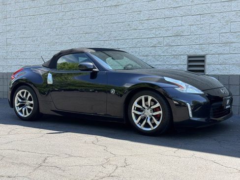 Used 2013 Nissan 370Z Touring RWD image 4