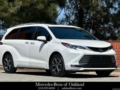 Used 2025 Toyota Sienna Platinum