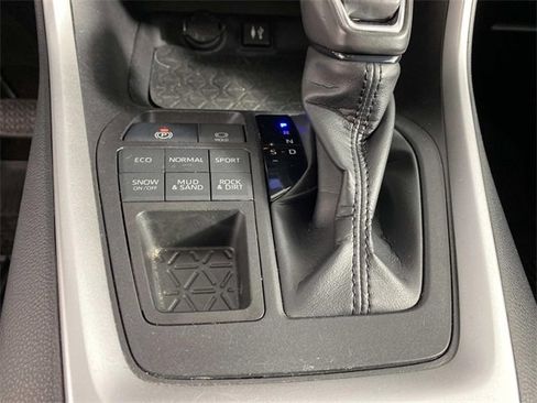 Used 2019 Toyota RAV4 XLE Premium image 23