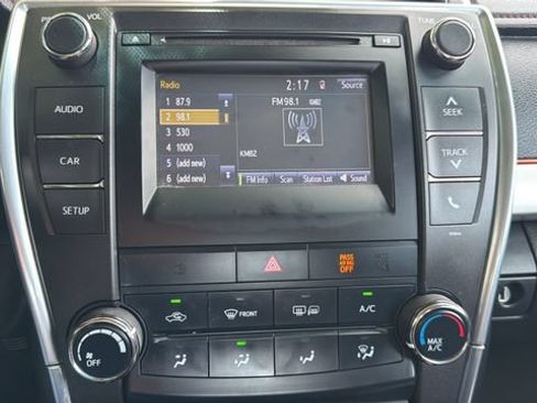 Used 2017 Toyota Camry SE FWD image 16