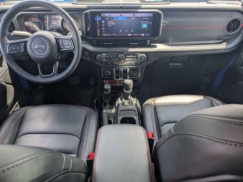 Used 2026 Jeep Wrangler Unlimited Rubicon AWD/4WD image 15