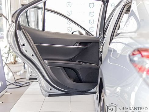 Used 2020 Toyota Camry SE FWD image 32