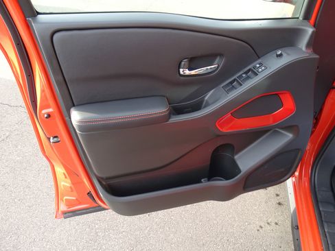 Used 2025 Nissan Frontier PRO-4X image 14