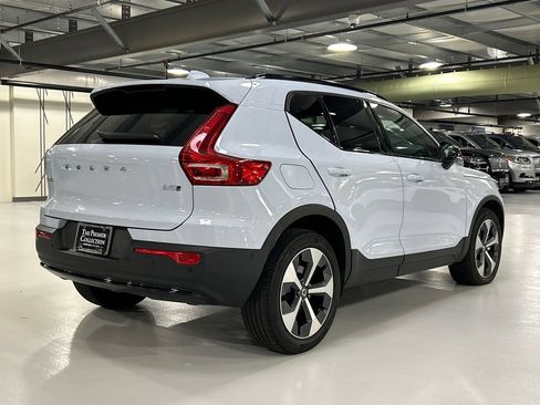 Certified 2026 Volvo XC40 B5 Plus AWD/4WD image 2
