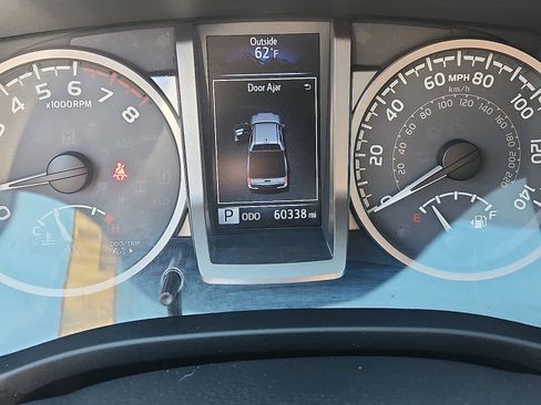 Used 2018 Toyota Tacoma Limited image 22