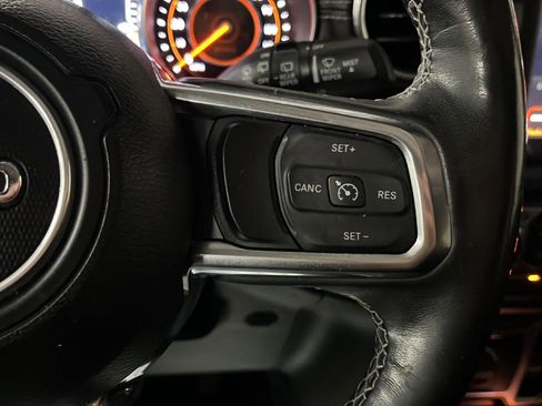 Used 2019 Jeep Wrangler Unlimited Sahara image 19