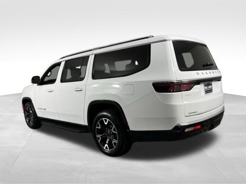 Used 2023 Jeep Wagoneer L Series III w/ Preferred Equipment Group AWD/4WD image 8