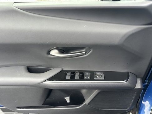 Used 2022 Lexus UX 250h w/ Premium Package image 22