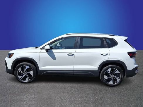 Used 2025 Volkswagen Taos SE AWD/4WD image 7