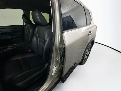 Used 2024 Nissan Rogue SL AWD/4WD image 12