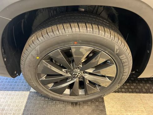 Certified 2024 Volkswagen Taos S w/ MDO Package FWD image 8