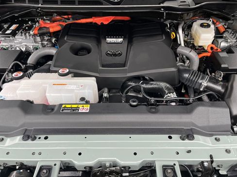 Certified 2025 Toyota Sequoia Platinum image 21