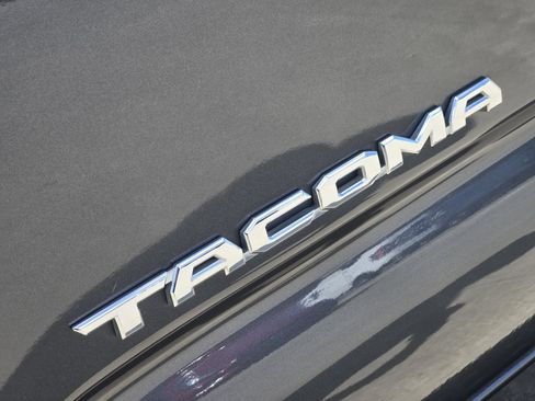 Used 2021 Toyota Tacoma Limited RWD image 13