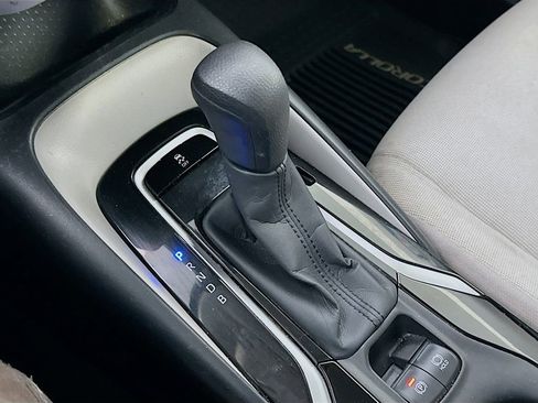 Used 2020 Toyota Corolla LE FWD image 19