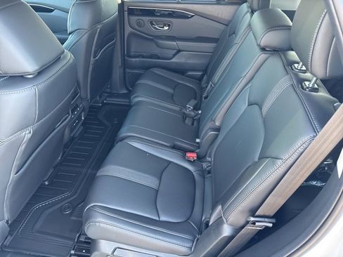 New 2025 Honda Pilot EX-L image 10