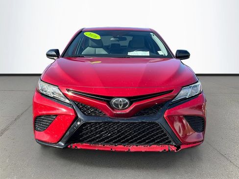 Used 2019 Toyota Camry SE FWD image 2