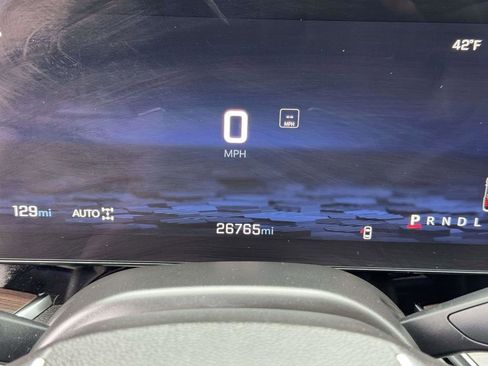 Used 2025 Chevrolet Suburban Z71 AWD/4WD image 13