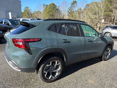 Used 2025 Chevrolet Trax LT w/ Driver Confidence Package image 8