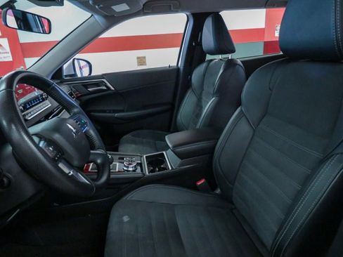 Used 2024 Mitsubishi Outlander SE image 11