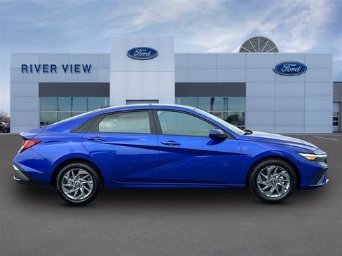 Used 2024 Hyundai Elantra SEL FWD image 6